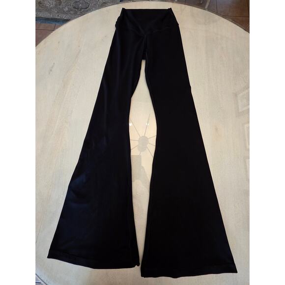 Offline by Aerie High Waisted Crossover Flare Leggings SZ Medium - Picture 1 of 6